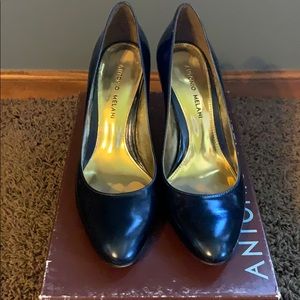 High shine navy blue heels